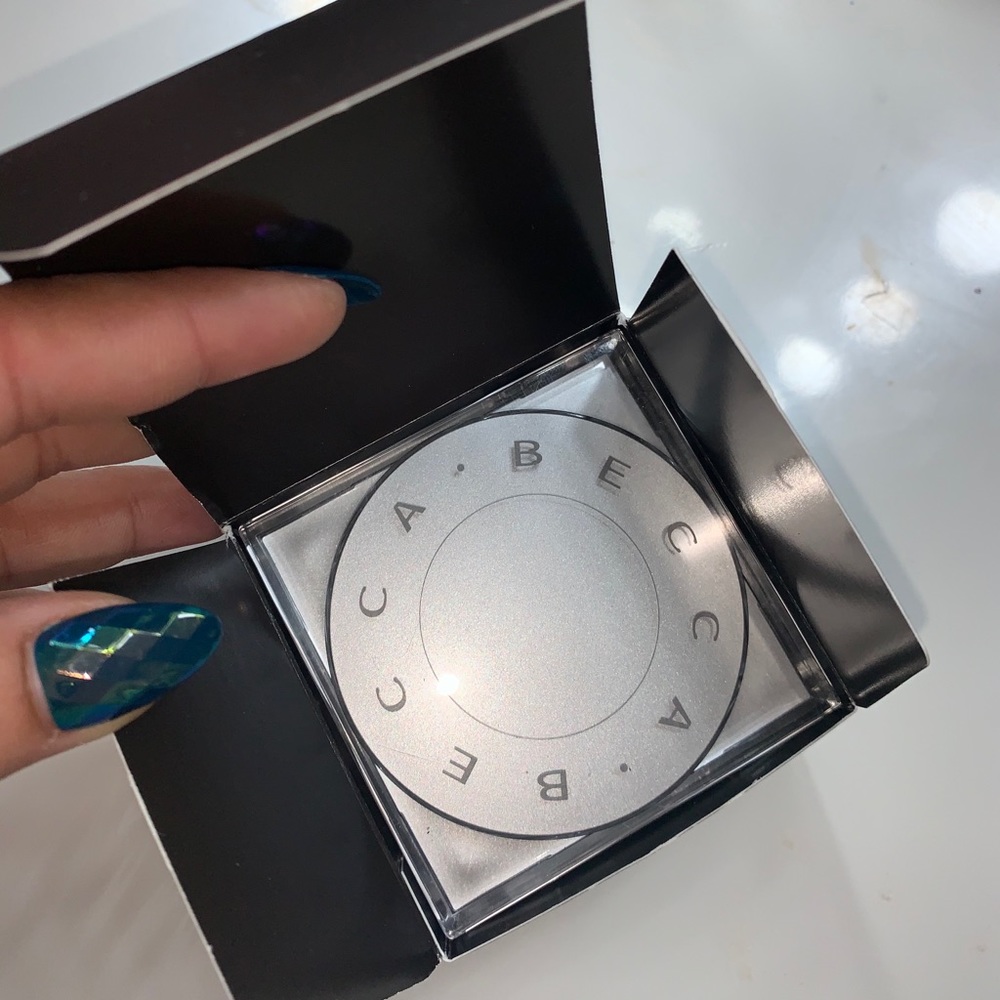 BECCA Soft Light Blurring Powder